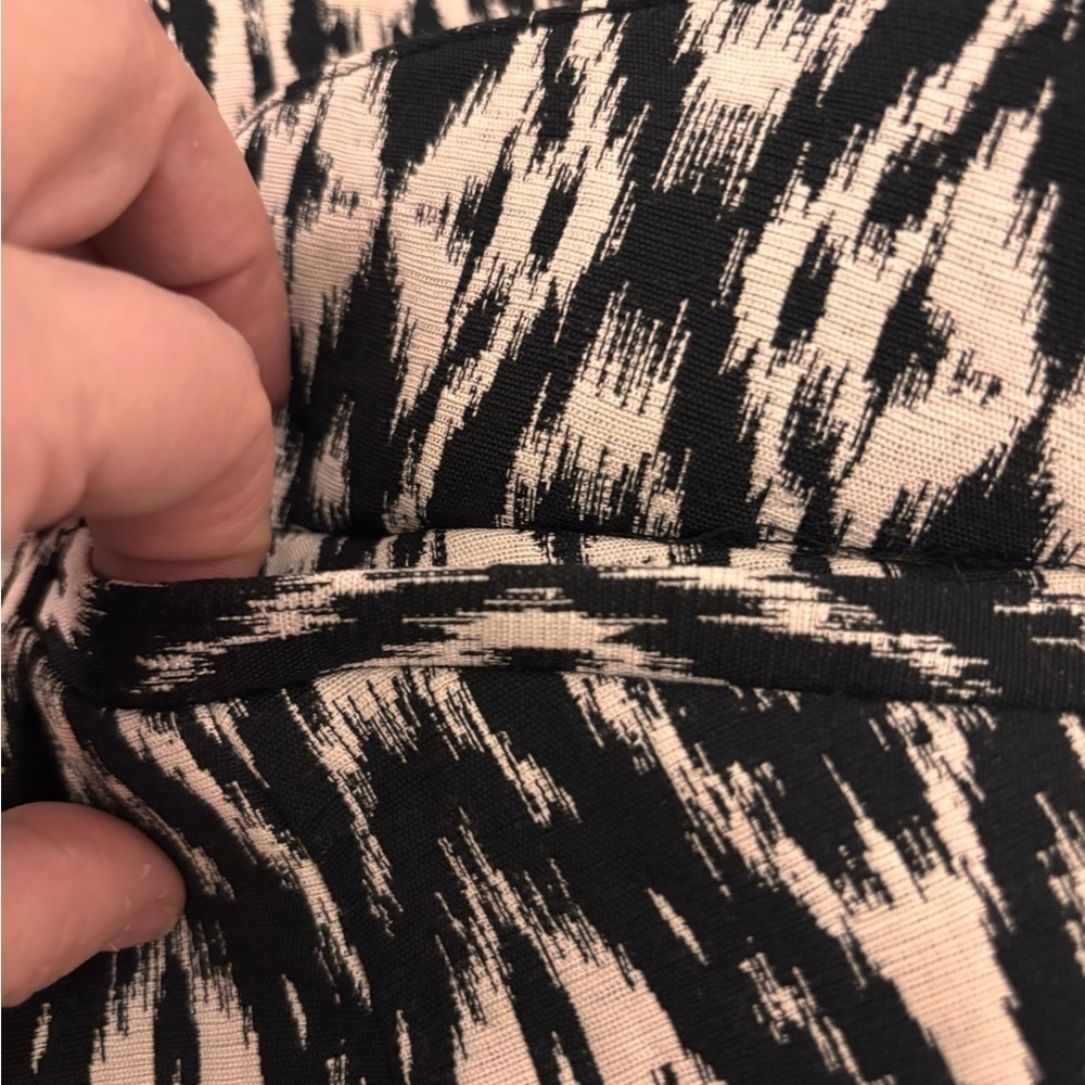 Ross Mayer Black and Creme Patterned Blazer with Yellow Lining - Picture 6 of 12